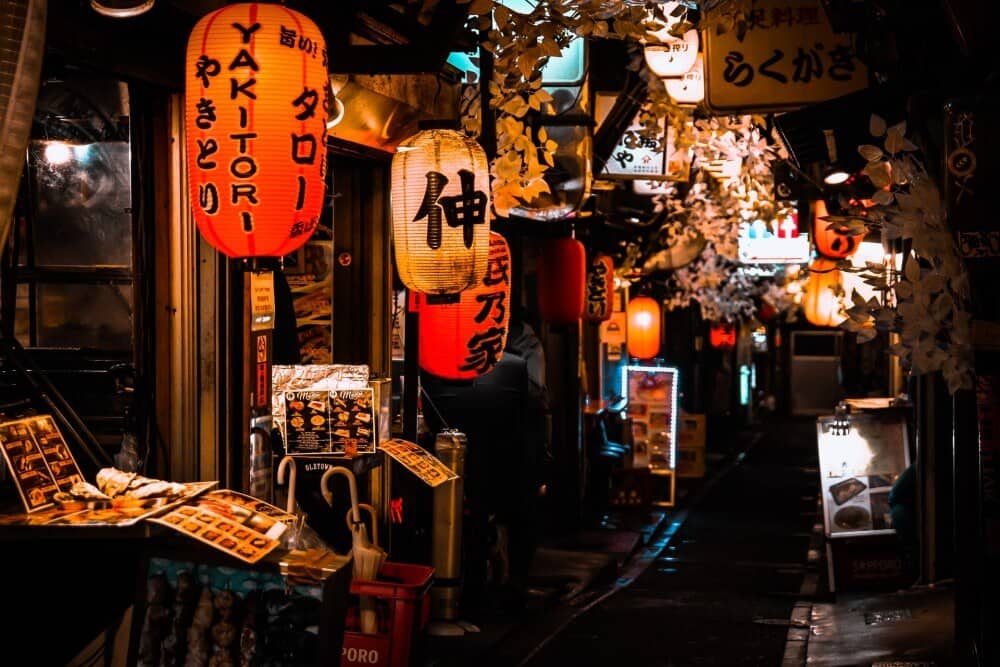 lanterns in Tokyo at night outside a bar