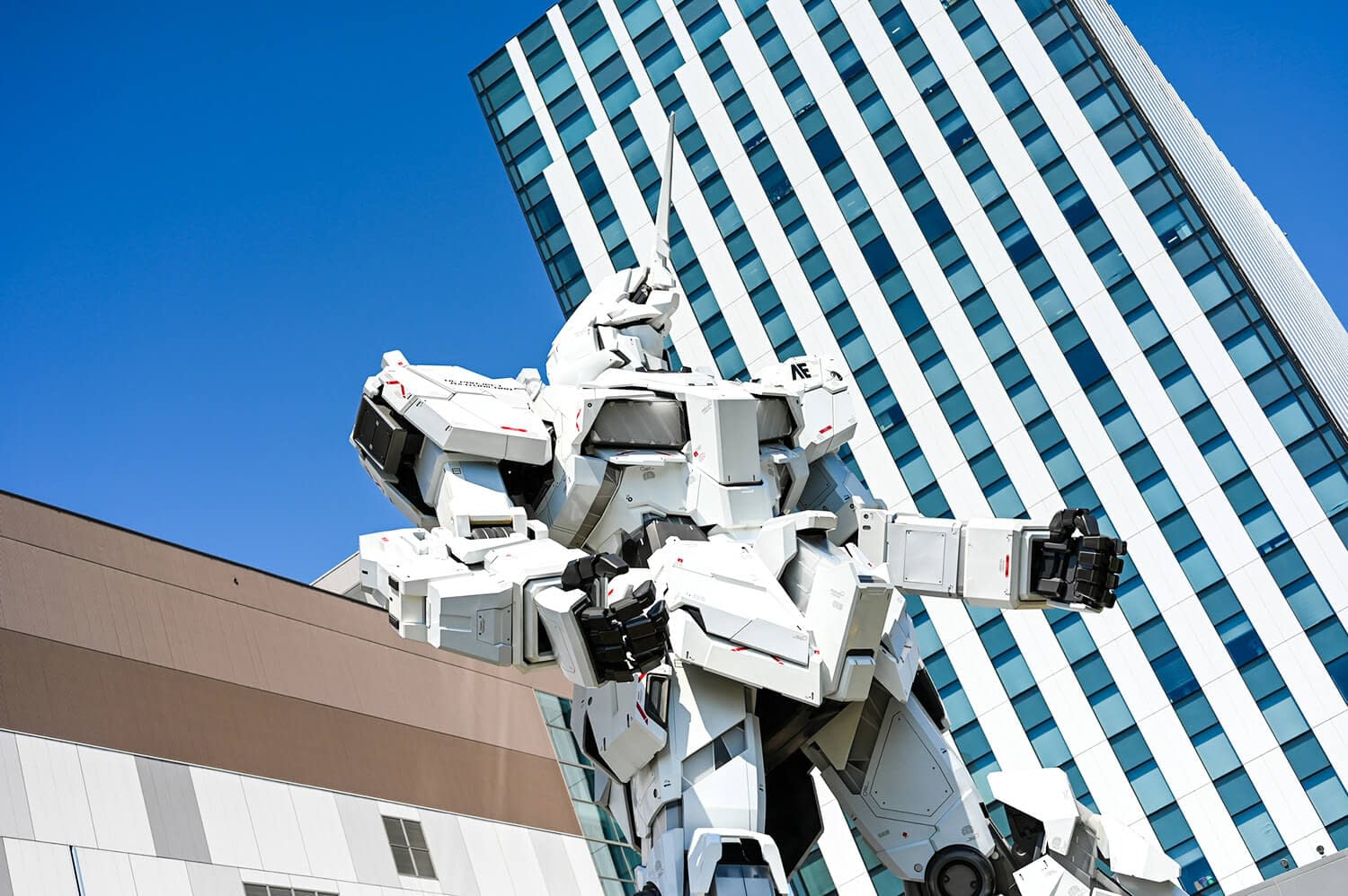 Gundam statue in Odaiba