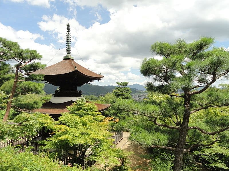 Jojakko-ji Temple surrounded by greenery