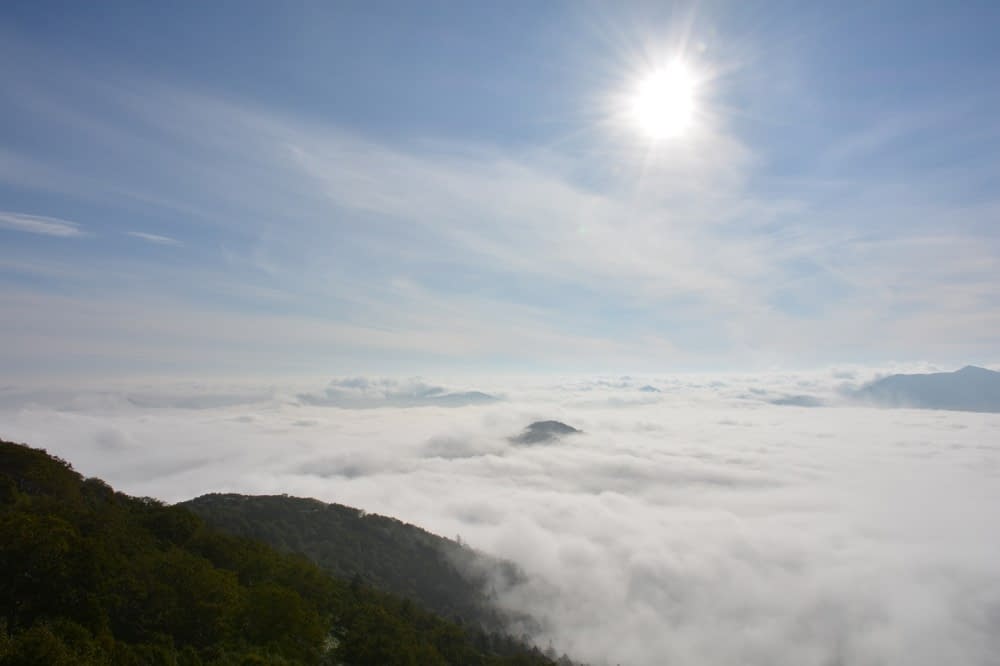 unkai-terrace-with-clouds-beneath