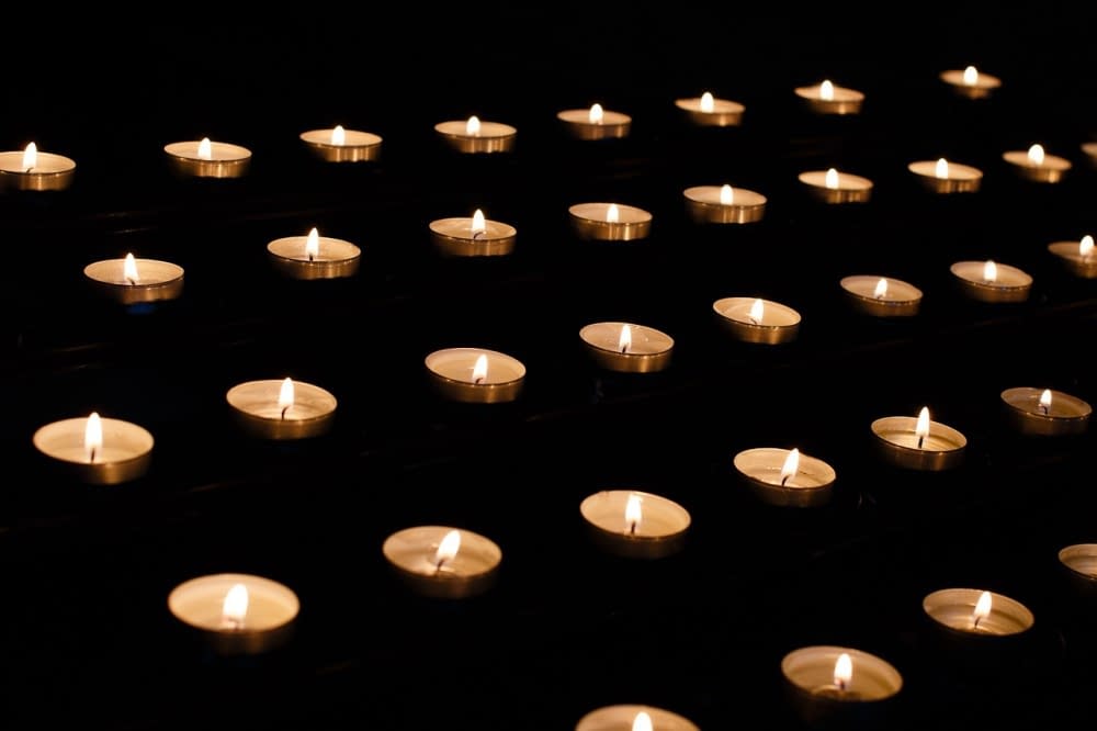 candle-at-war-memorial