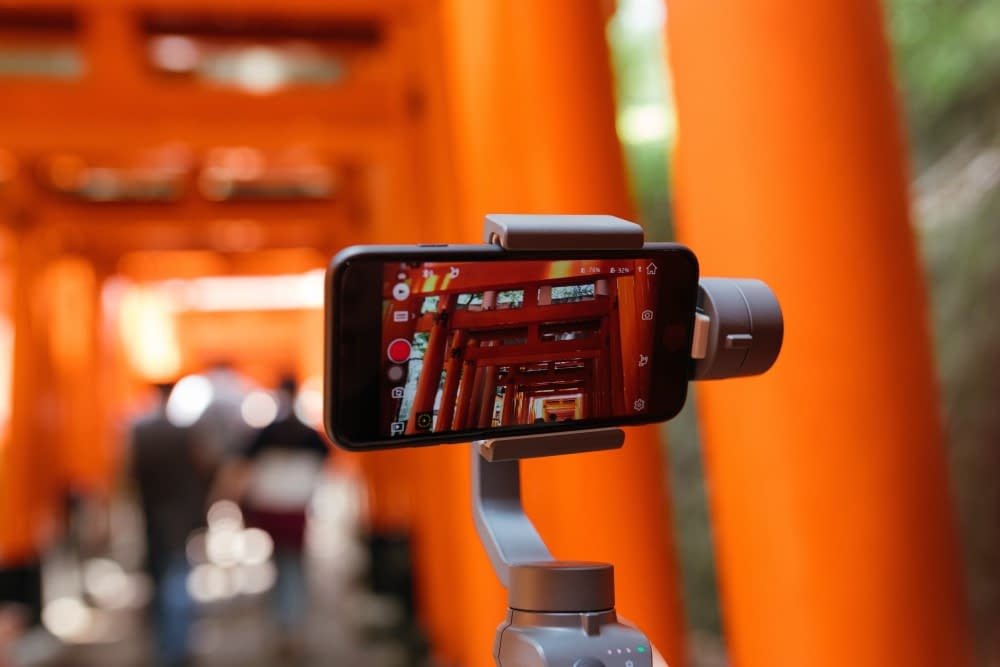 phone-camera-at-torii-gate