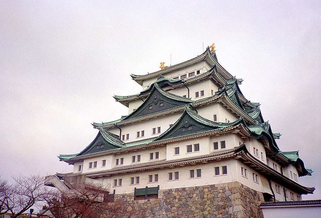 the exterior of a Japanese castle